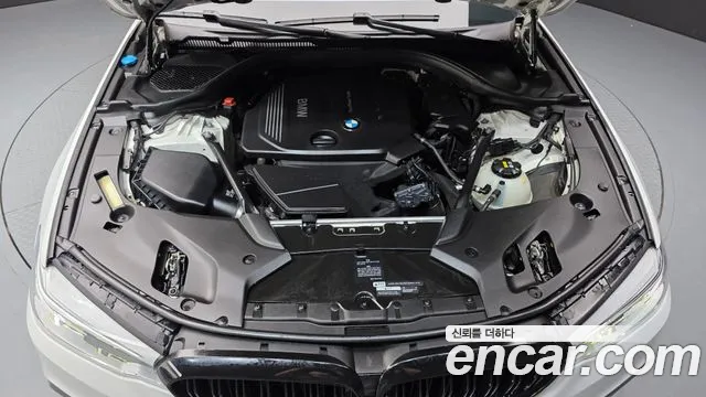 BMW 5-Series 2017 thumb 6
