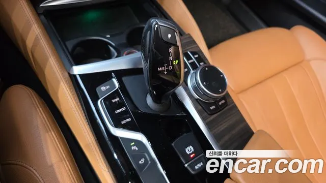 BMW 5-Series 2017 thumb 9