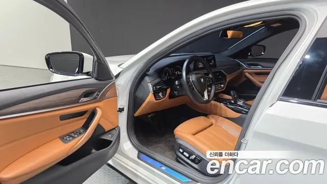 BMW 5-Series 2017 thumb 10