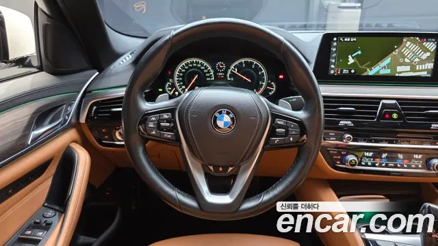 BMW 5-Series 2017 thumb 12