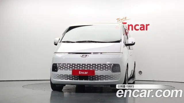 Hyundai Staria 2023 thumb 3