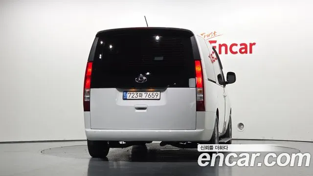 Hyundai Staria 2023 thumb 4
