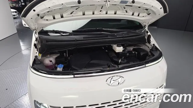 Hyundai Staria 2023 thumb 6