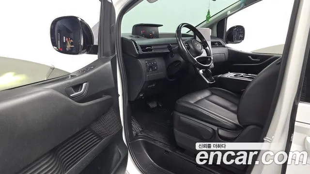 Hyundai Staria 2023 thumb 10
