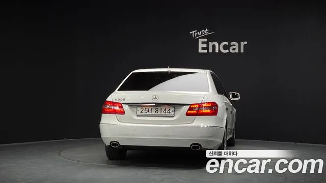 Mercedes-Benz E-Класс 2010 thumb 3
