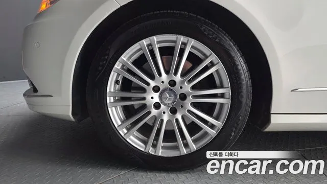 Mercedes-Benz E-Класс 2010 thumb 4