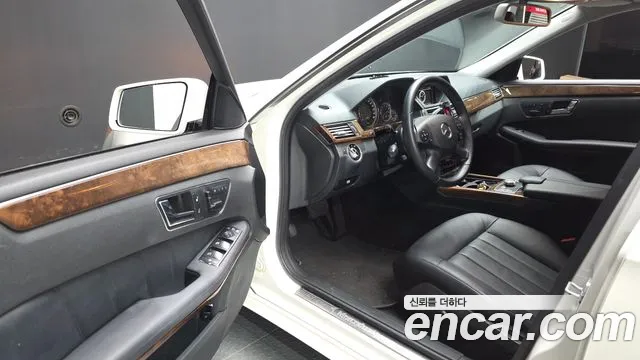 Mercedes-Benz E-Класс 2010 thumb 9