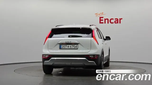 Kia Niro 2023 thumb 3
