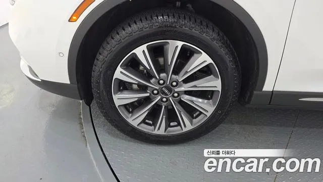 Lincoln Corsair 2021 thumb 5
