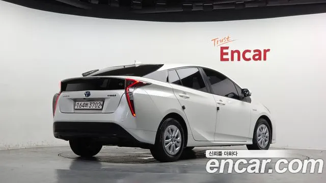 Toyota Prius 2016 thumb 2