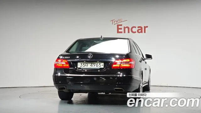 Mercedes-Benz E-Класс 2013 thumb 3