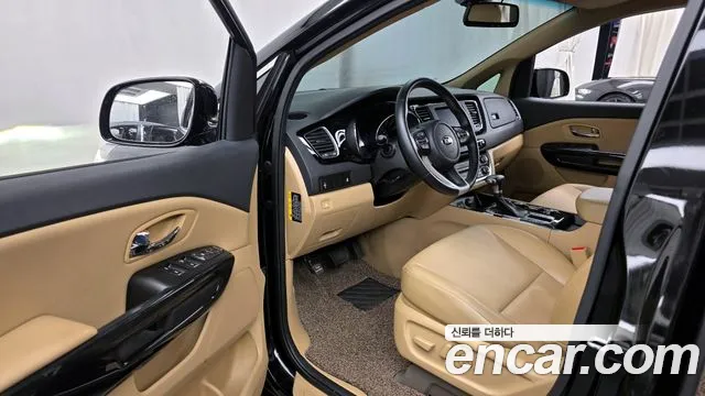 Kia Carnival 2019 thumb 10