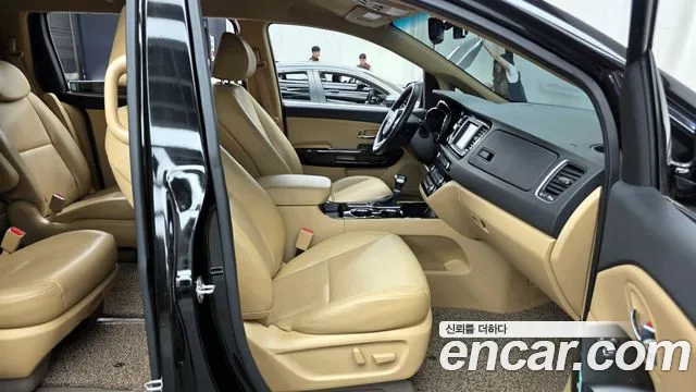 Kia Carnival 2019 thumb 11