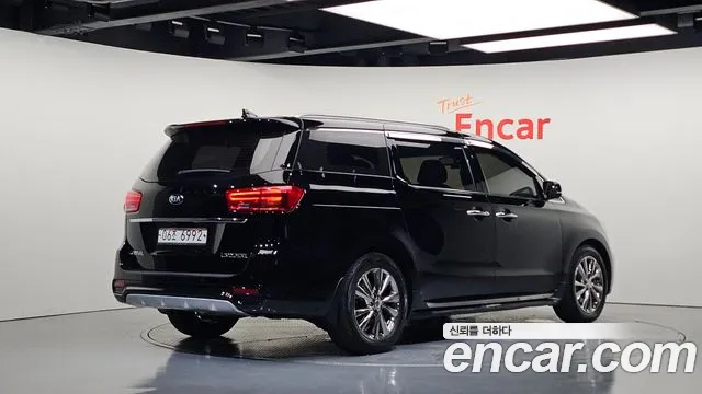 Kia Carnival 2019 thumb 2