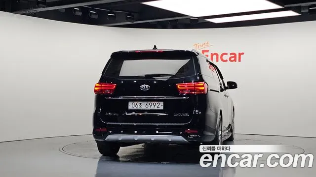 Kia Carnival 2019 thumb 4
