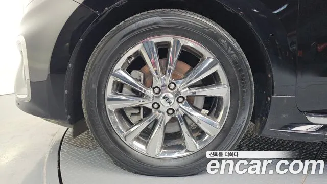 Kia Carnival 2019 thumb 5