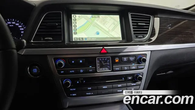 Genesis G80 2017 thumb 12