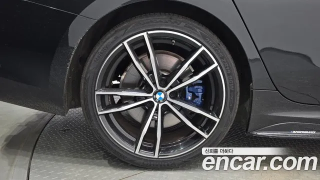 BMW 3-Series 2022 thumb 4