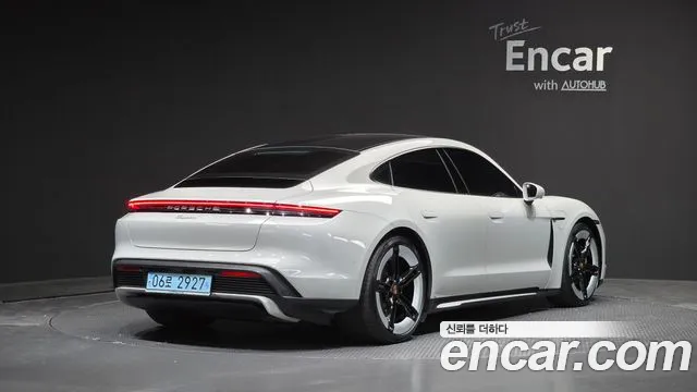 Porsche Taycan 2024 thumb 2