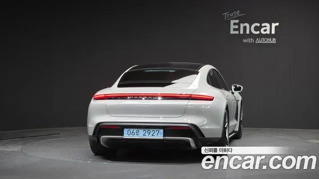 Porsche Taycan 2024 thumb 4