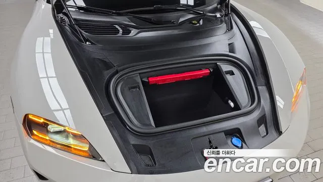 Porsche Taycan 2024 thumb 6