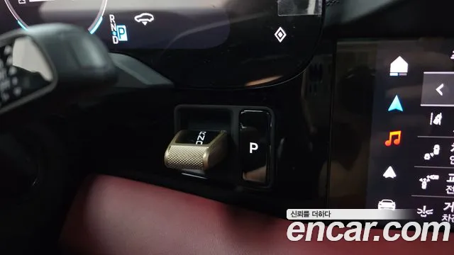 Porsche Taycan 2024 thumb 9