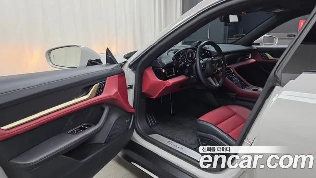 Porsche Taycan 2024 thumb 10