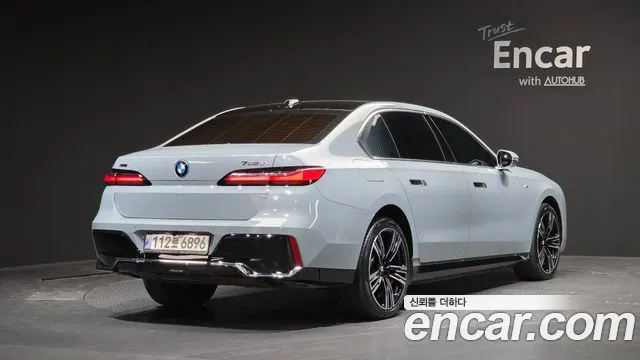 BMW 7-Series 2023 thumb 2