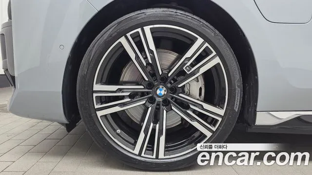 BMW 7-Series 2023 thumb 5