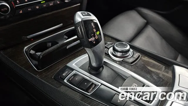 BMW 7-Series 2013 thumb 9