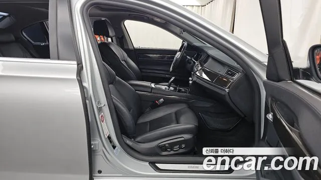 BMW 7-Series 2013 thumb 11