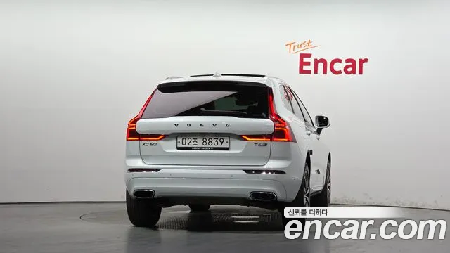 Volvo XC60 2019 thumb 4