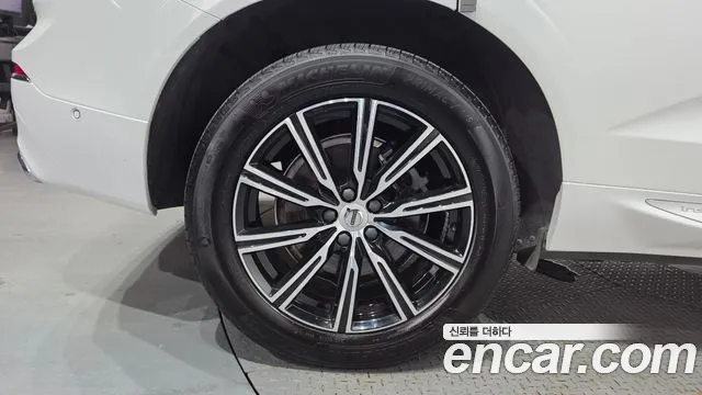 Volvo XC60 2019 thumb 5