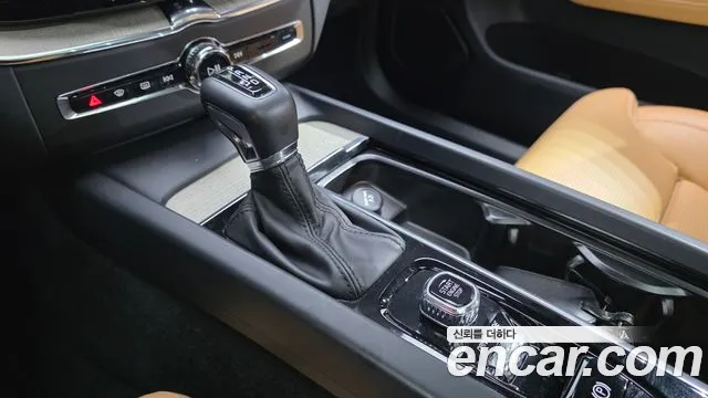 Volvo XC60 2019 thumb 9