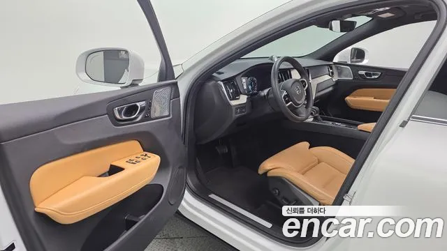 Volvo XC60 2019 thumb 10