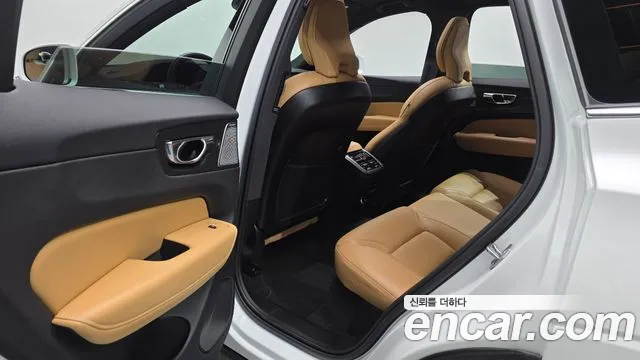 Volvo XC60 2019 thumb 12