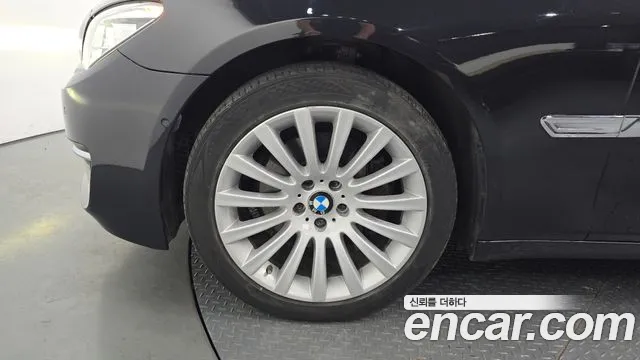 BMW 7-Series 2014 thumb 4