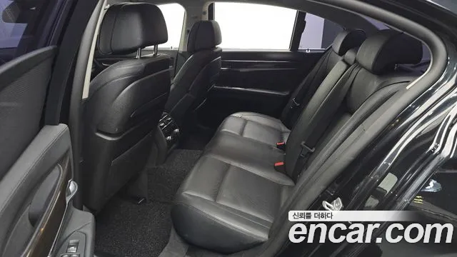 BMW 7-Series 2014 thumb 11