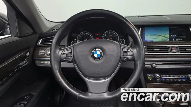 BMW 7-Series 2014 thumb 12