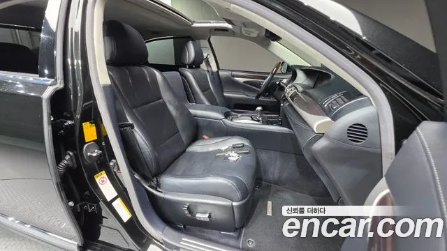 Lexus LS 2014 thumb 10