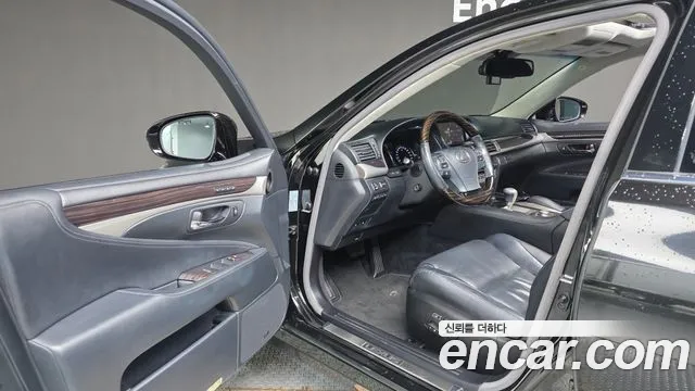 Lexus LS 2014 thumb 11