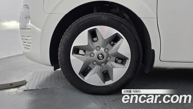Hyundai Staria 2024 thumb 5