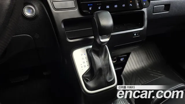 Hyundai Staria 2024 thumb 9
