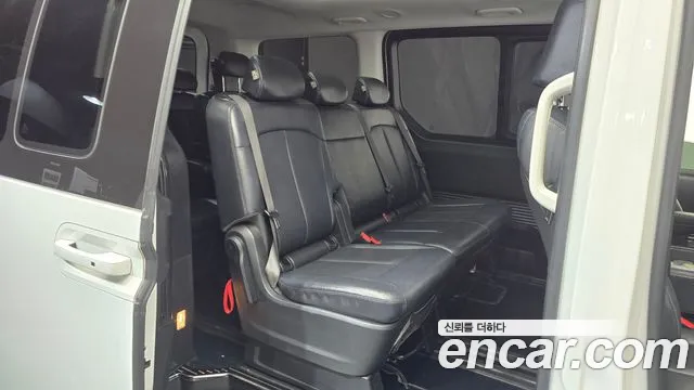 Hyundai Staria 2024 thumb 11