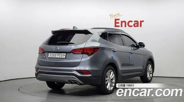 Hyundai Santa Fe 2018 thumb 2