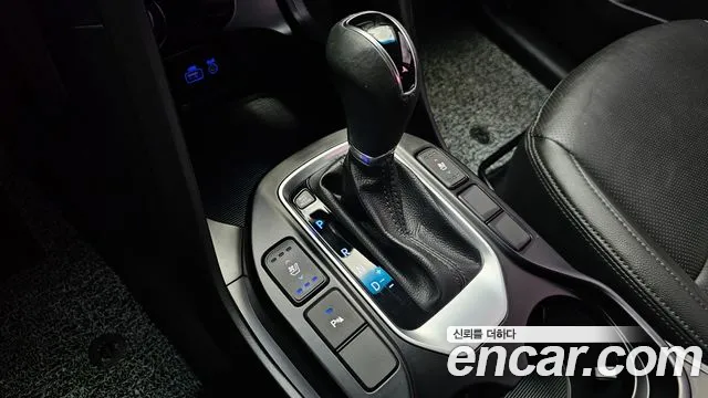 Hyundai Santa Fe 2018 thumb 9