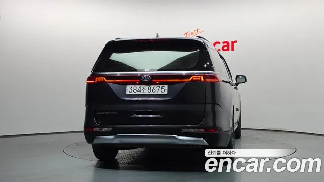 Kia Carnival 2021 thumb 4