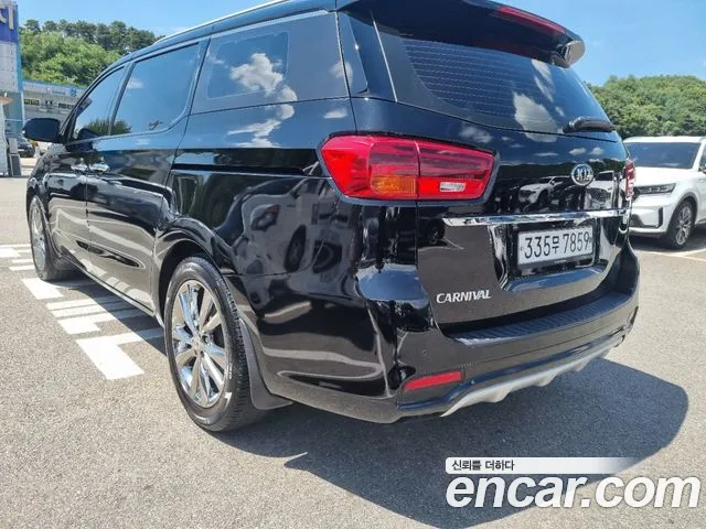 Kia Carnival 2019 thumb 2