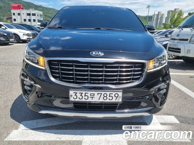 Kia Carnival 2019 thumb 3