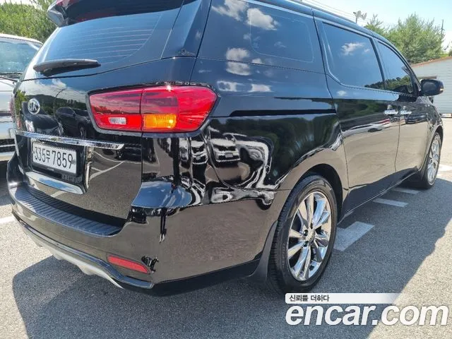 Kia Carnival 2019 thumb 4